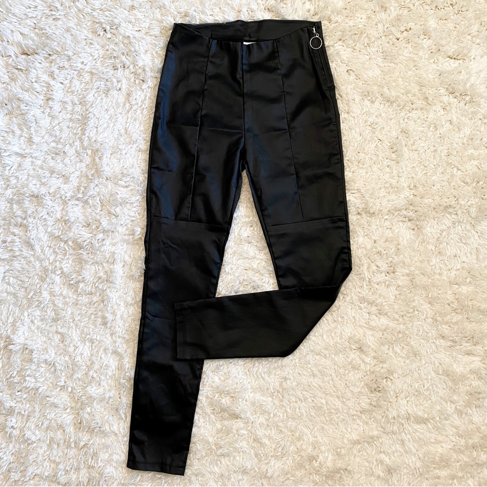 Forming Faux Leather Pleated Front Side Zipper Pull On Pants